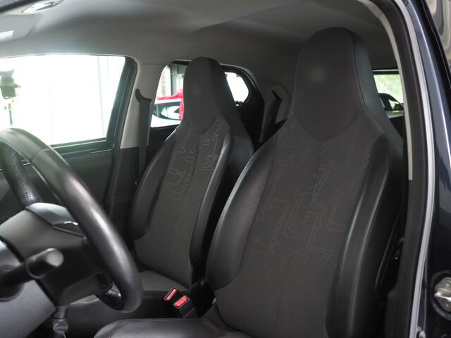 Toyota AYGO 1.0 VVT-i x-joy | Achteruitrijcamera | Bluetooth | Navigatie | Climate Control | Cruise Control
