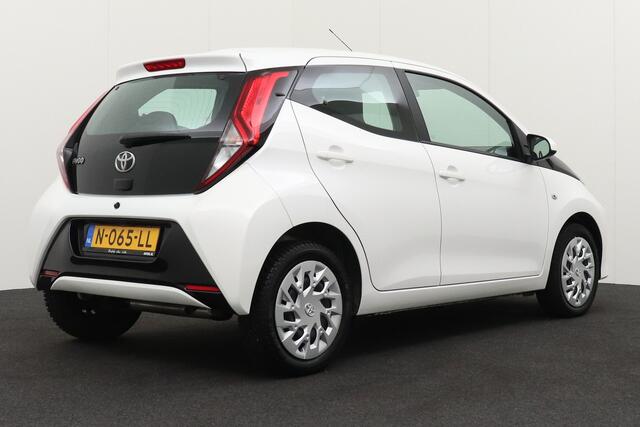 Toyota AYGO 1.0 VVT-i X-play Camera Navi Carplay LED