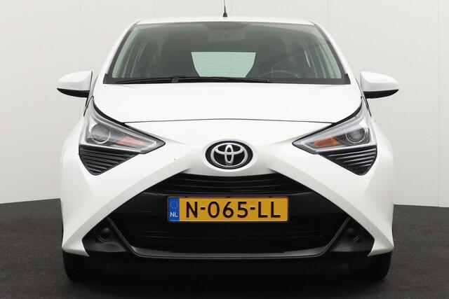 Toyota AYGO 1.0 VVT-i X-play Camera Navi Carplay LED