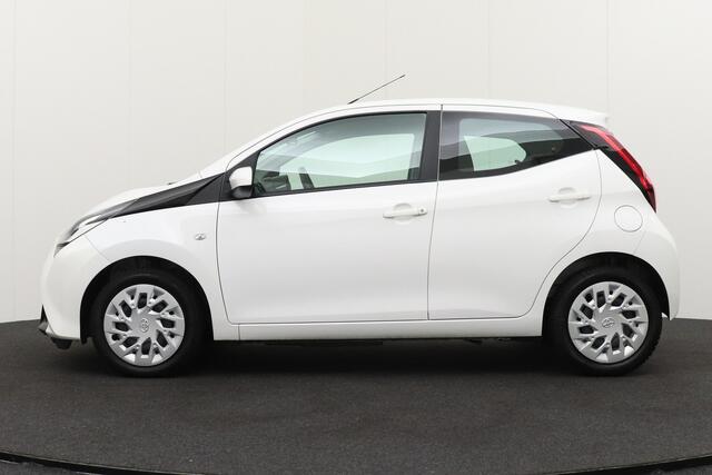 Toyota AYGO 1.0 VVT-i X-play Camera Navi Carplay LED