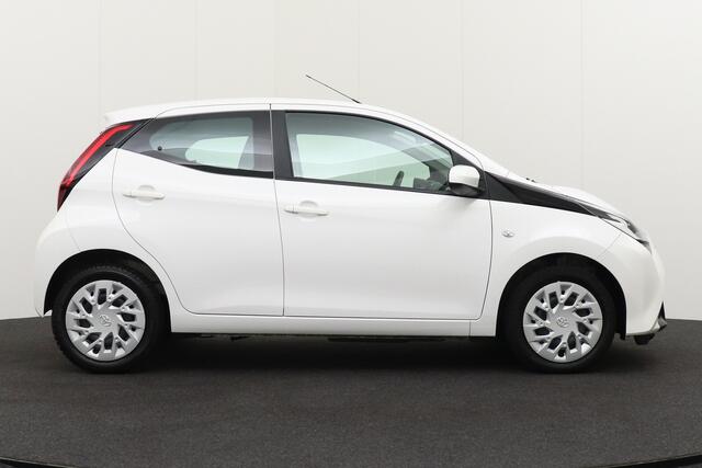Toyota AYGO 1.0 VVT-i X-play Camera Navi Carplay LED