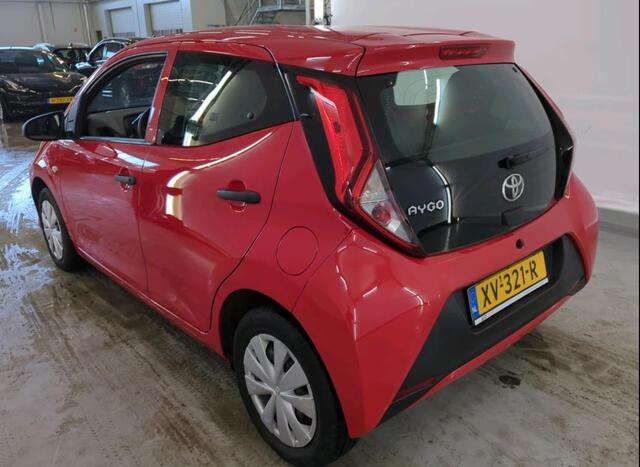 Toyota AYGO 1.0 VVT-i x-fun 75PK / 5Drs. / Airco / Radio / Cv / Electrische ramen voor /