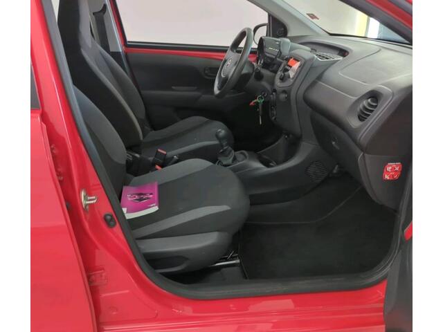 Toyota AYGO 1.0 VVT-i x-fun 75PK / 5Drs. / Airco / Radio / Cv / Electrische ramen voor /