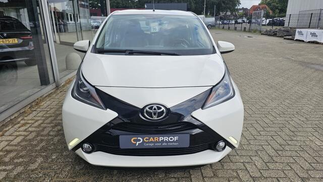 Toyota AYGO 1.0 x-play NLauto | All-seasons | Dealeronderhouden | 1e eigenaa