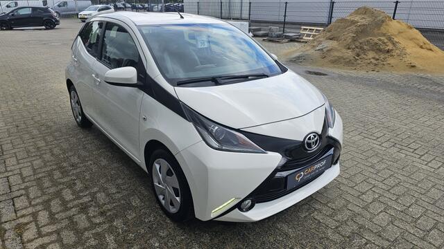 Toyota AYGO 1.0 x-play NLauto | All-seasons | Dealeronderhouden | 1e eigenaa