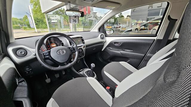 Toyota AYGO 1.0 x-play NLauto | All-seasons | Dealeronderhouden | 1e eigenaa