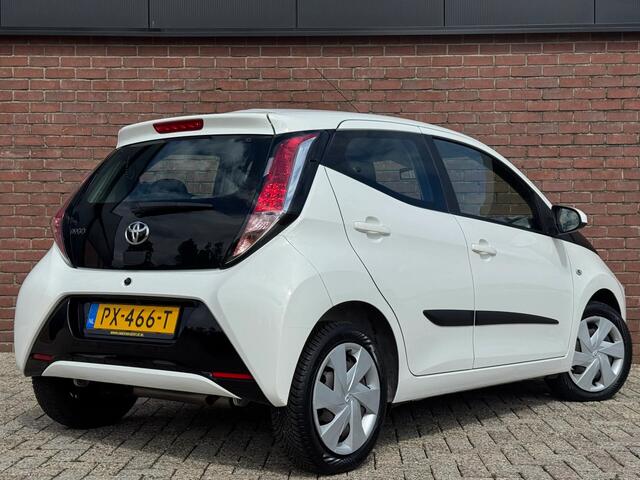 Toyota AYGO 1.0 VVT-i x-play AUTOMAAT | NL-AUTO! | CAMERA!