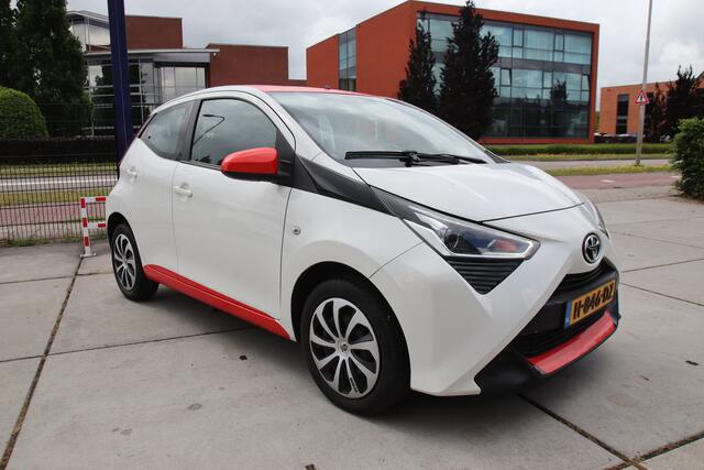 Toyota AYGO 1.0 VVT-i x-play Sparco Carplay-Camera, NL auto, nieuwstaat!! Lente aanbieding!