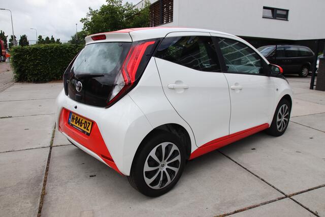Toyota AYGO 1.0 VVT-i x-play Sparco Carplay-Camera, NL auto, nieuwstaat!! Lente aanbieding!
