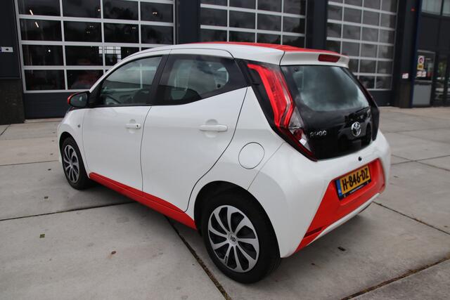 Toyota AYGO 1.0 VVT-i x-play Sparco Carplay-Camera, NL auto, nieuwstaat!! Lente aanbieding!
