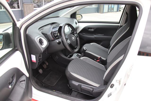 Toyota AYGO 1.0 VVT-i x-play Sparco Carplay-Camera, NL auto, nieuwstaat!! Lente aanbieding!