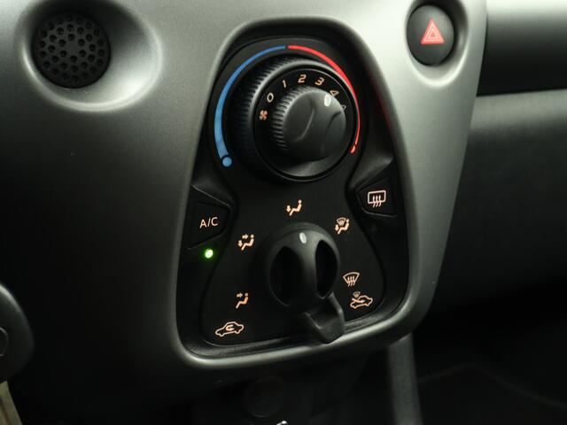 Toyota AYGO 5-deurs 1.0 VVT-i x-play met x-shift | Camera | Airco |