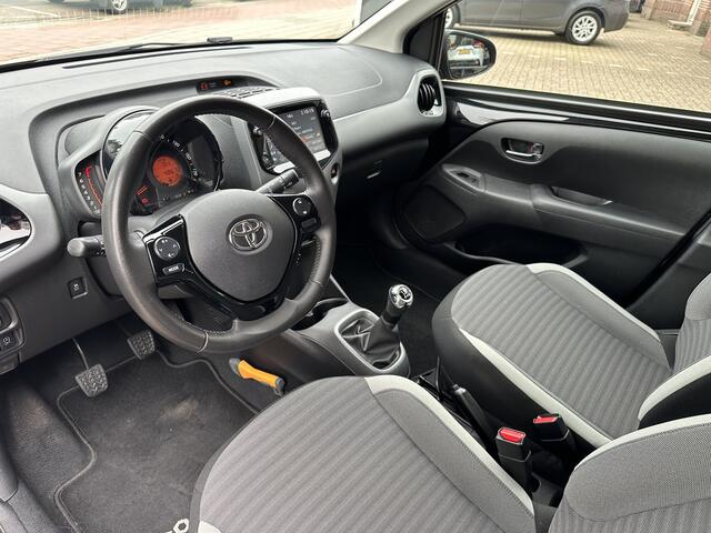 Toyota AYGO 1.0 VVT-i x-play origineel Nederlandse auto, goed onderhouden, Apple Carplay, Android Auto, Rijklaarprijs incl. garantie (10 jaars-programma) en Toyota pechhulppas