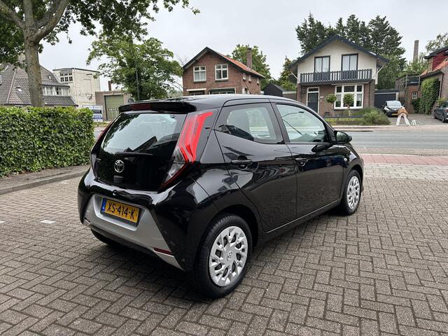 Toyota AYGO 1.0 VVT-i x-play origineel Nederlandse auto, goed onderhouden, Apple Carplay, Android Auto, Rijklaarprijs incl. garantie (10 jaars-programma) en Toyota pechhulppas