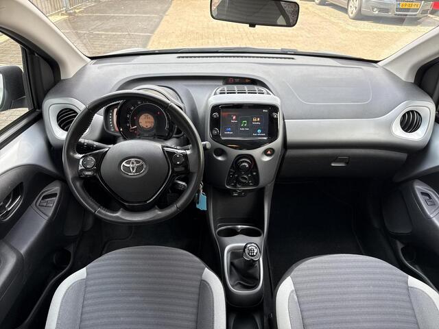 Toyota AYGO 1.0 VVT-i x-play **PARKEERCAMERA/ BEGRENZER/ APPLE CARPLAY/ 36 MAANDEN GARANTIE**