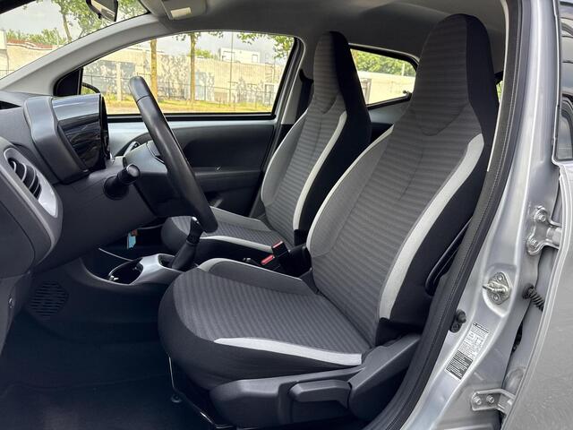 Toyota AYGO 1.0 VVT-i x-play **PARKEERCAMERA/ BEGRENZER/ APPLE CARPLAY/ 36 MAANDEN GARANTIE**