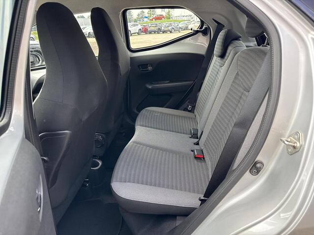 Toyota AYGO 1.0 VVT-i x-play **PARKEERCAMERA/ BEGRENZER/ APPLE CARPLAY/ 36 MAANDEN GARANTIE**