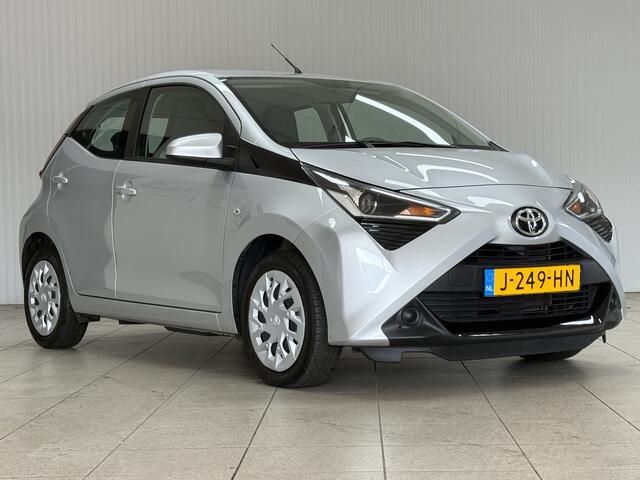Toyota AYGO 1.0 VVT-i x-play/ Facelift!/ Apple + Android /Camera/ Airco/ Snelheids Lim./ Elek. pakket/ Media-Systee/ Multi. LEDER. Stuur/ Bluetooth/ LED Dagrijverl.