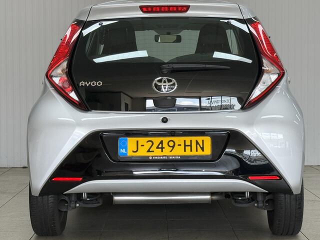 Toyota AYGO 1.0 VVT-i x-play/ Facelift!/ Apple + Android /Camera/ Airco/ Snelheids Lim./ Elek. pakket/ Media-Systee/ Multi. LEDER. Stuur/ Bluetooth/ LED Dagrijverl.