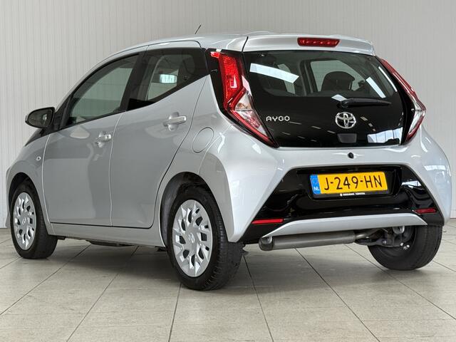 Toyota AYGO 1.0 VVT-i x-play/ Facelift!/ Apple + Android /Camera/ Airco/ Snelheids Lim./ Elek. pakket/ Media-Systee/ Multi. LEDER. Stuur/ Bluetooth/ LED Dagrijverl.