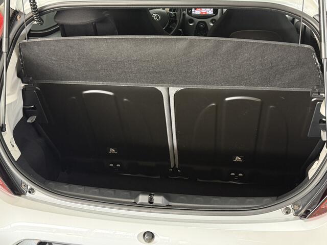 Toyota AYGO 1.0 VVT-i x-play/ Facelift!/ Apple + Android /Camera/ Airco/ Snelheids Lim./ Elek. pakket/ Media-Systee/ Multi. LEDER. Stuur/ Bluetooth/ LED Dagrijverl.