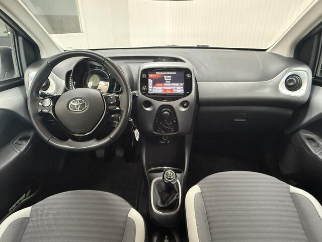 Toyota AYGO 1.0 VVT-i x-play/ Facelift!/ Apple + Android /Camera/ Airco/ Snelheids Lim./ Elek. pakket/ Media-Systee/ Multi. LEDER. Stuur/ Bluetooth/ LED Dagrijverl.