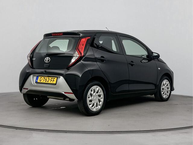 Toyota AYGO 1.0 VVT-i X-Play X-Shift Automaat | Carplay | Parkeercamera |