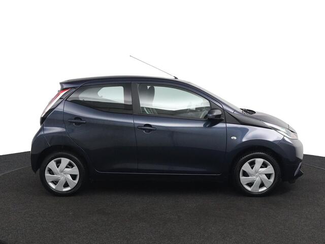 Toyota AYGO 1.0 VVT-i x-play | Parkeercamera | Airco | Bluetooth | 5-Deurs |