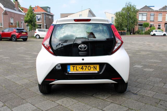 Toyota AYGO 1.0 VVT-i x-play