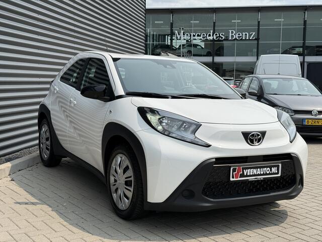 Toyota AYGO X 1.0 VVT-i MT Play Camera/Apple/Stoelwarm/Keyless 2e Pinksterdag open van 12uur tot 16uur