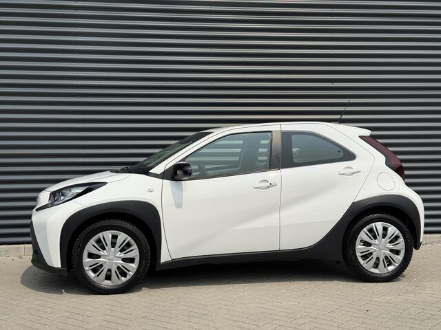 Toyota AYGO X 1.0 VVT-i MT Play Camera/Apple/Stoelwarm/Keyless 2e Pinksterdag open van 12uur tot 16uur