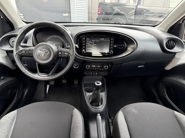 Toyota AYGO X 1.0 VVT-i MT Play Camera/Apple/Stoelwarm/Keyless 2e Pinksterdag open van 12uur tot 16uur