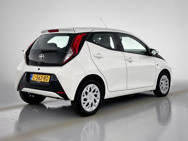 Toyota AYGO 1.0 VVT-i x-play | 1e Eigenaar | BTW'er | Camera | Apple Carplay / Android Auto |