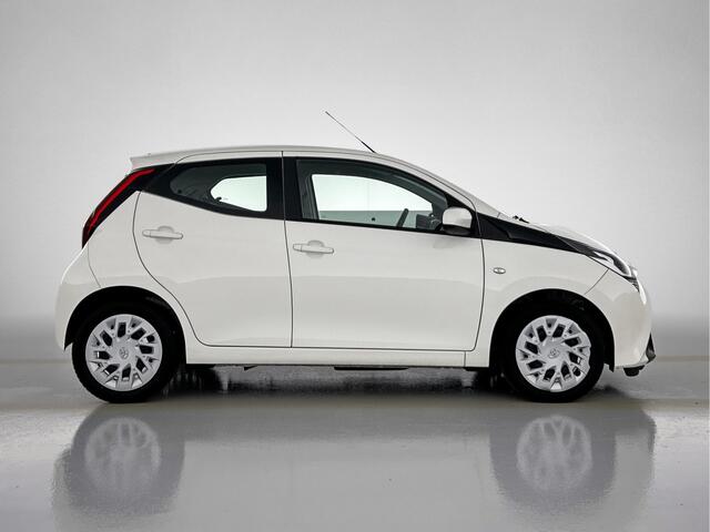 Toyota AYGO 1.0 VVT-i x-play | 1e Eigenaar | BTW'er | Camera | Apple Carplay / Android Auto |