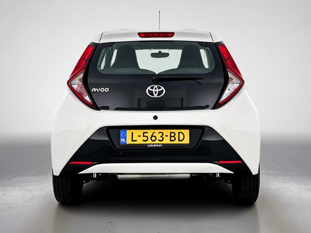 Toyota AYGO 1.0 VVT-i x-play | 1e Eigenaar | BTW'er | Camera | Apple Carplay / Android Auto |