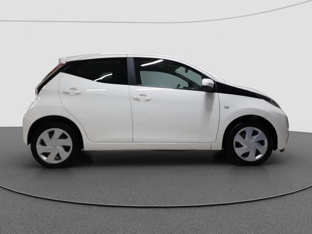 Toyota AYGO 1.0 VVT-i x-nav | Navigatie | Camera | Airco |