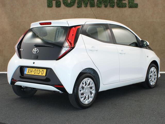 Toyota AYGO 1.0 VVT-i x-play - ORIGINEEL NEDERLANDSE AUTO - AIRCO - ACHTERUITRIJCAMERA - BLUETOOTH TELEFOONVOORBEREIDING - ELEKTRISCHE RAMEN VOORZIJDE - MULTIFUNCTIONEEL STUURWIEL - LEDEREN STUURWIEL