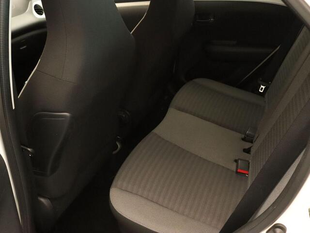 Toyota AYGO 1.0 VVT-i x-play - ORIGINEEL NEDERLANDSE AUTO - AIRCO - ACHTERUITRIJCAMERA - BLUETOOTH TELEFOONVOORBEREIDING - ELEKTRISCHE RAMEN VOORZIJDE - MULTIFUNCTIONEEL STUURWIEL - LEDEREN STUURWIEL