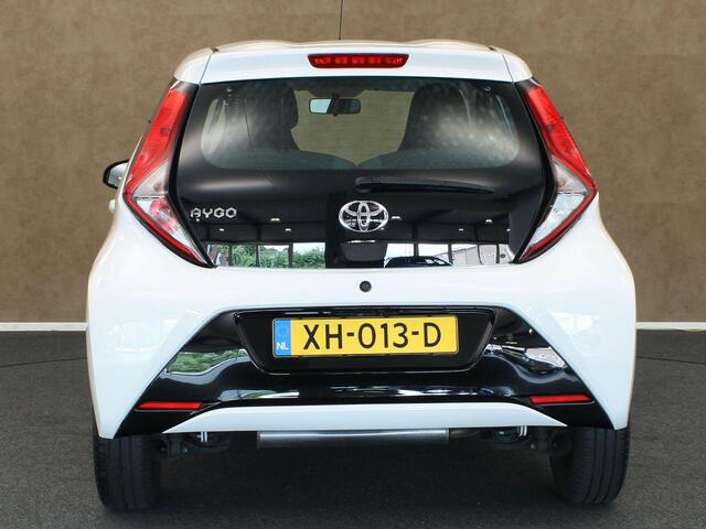 Toyota AYGO 1.0 VVT-i x-play - ORIGINEEL NEDERLANDSE AUTO - AIRCO - ACHTERUITRIJCAMERA - BLUETOOTH TELEFOONVOORBEREIDING - ELEKTRISCHE RAMEN VOORZIJDE - MULTIFUNCTIONEEL STUURWIEL - LEDEREN STUURWIEL
