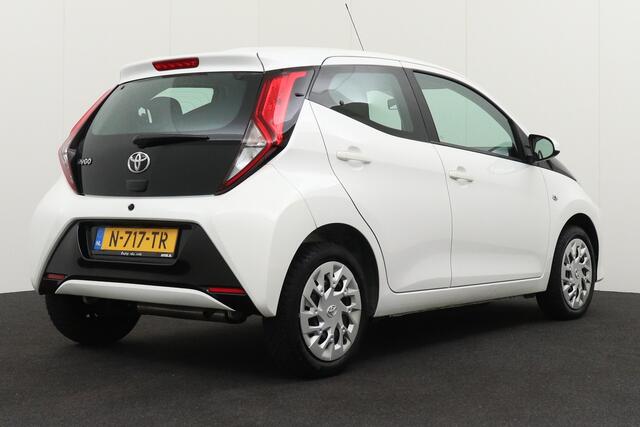 Toyota AYGO 1.0 VVT-i X-play Camera Carplay LED