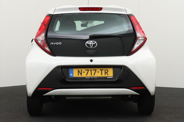 Toyota AYGO 1.0 VVT-i X-play Camera Carplay LED