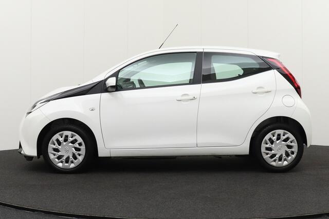Toyota AYGO 1.0 VVT-i X-play Camera Carplay LED