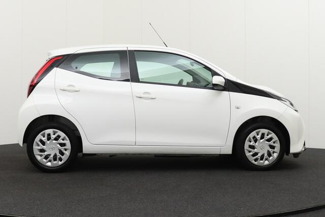 Toyota AYGO 1.0 VVT-i X-play Camera Carplay LED