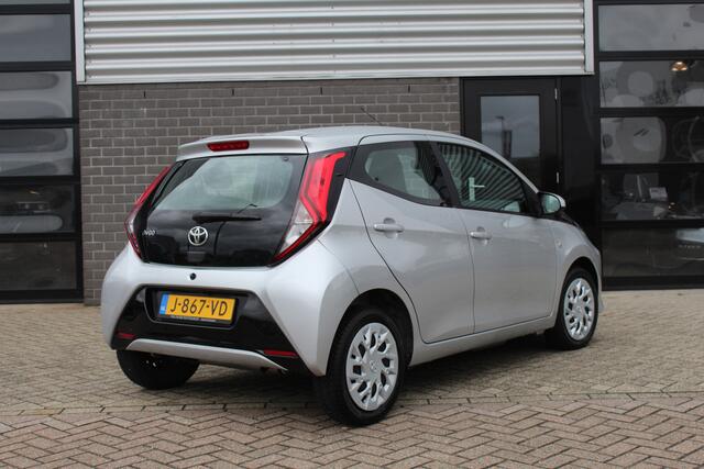 Toyota AYGO 1.0 VVT-i X-Play / Carplay / Camera / N.A.P.
