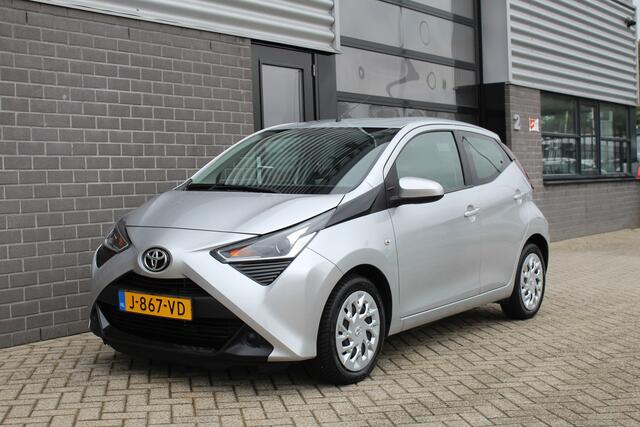 Toyota AYGO 1.0 VVT-i X-Play / Carplay / Camera / N.A.P.