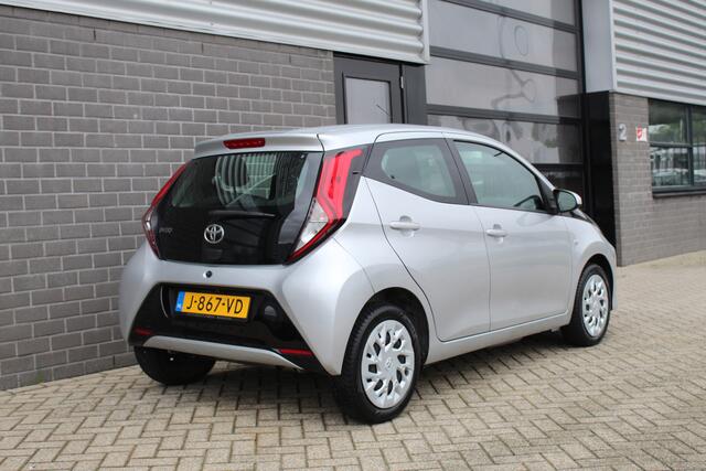 Toyota AYGO 1.0 VVT-i X-Play / Carplay / Camera / N.A.P.