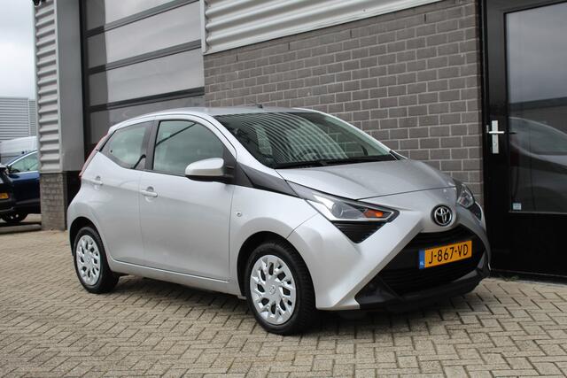 Toyota AYGO 1.0 VVT-i X-Play / Carplay / Camera / N.A.P.