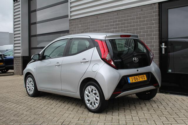 Toyota AYGO 1.0 VVT-i X-Play / Carplay / Camera / N.A.P.