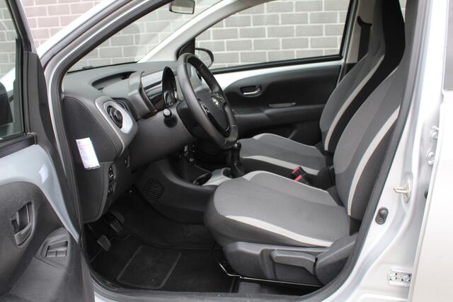 Toyota AYGO 1.0 VVT-i X-Play / Carplay / Camera / N.A.P.