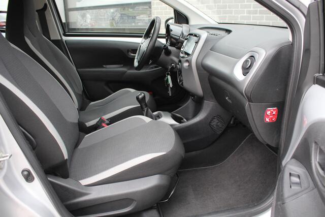 Toyota AYGO 1.0 VVT-i X-Play / Carplay / Camera / N.A.P.